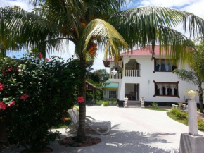 Отель Zanboza Guesthouse  La Digue